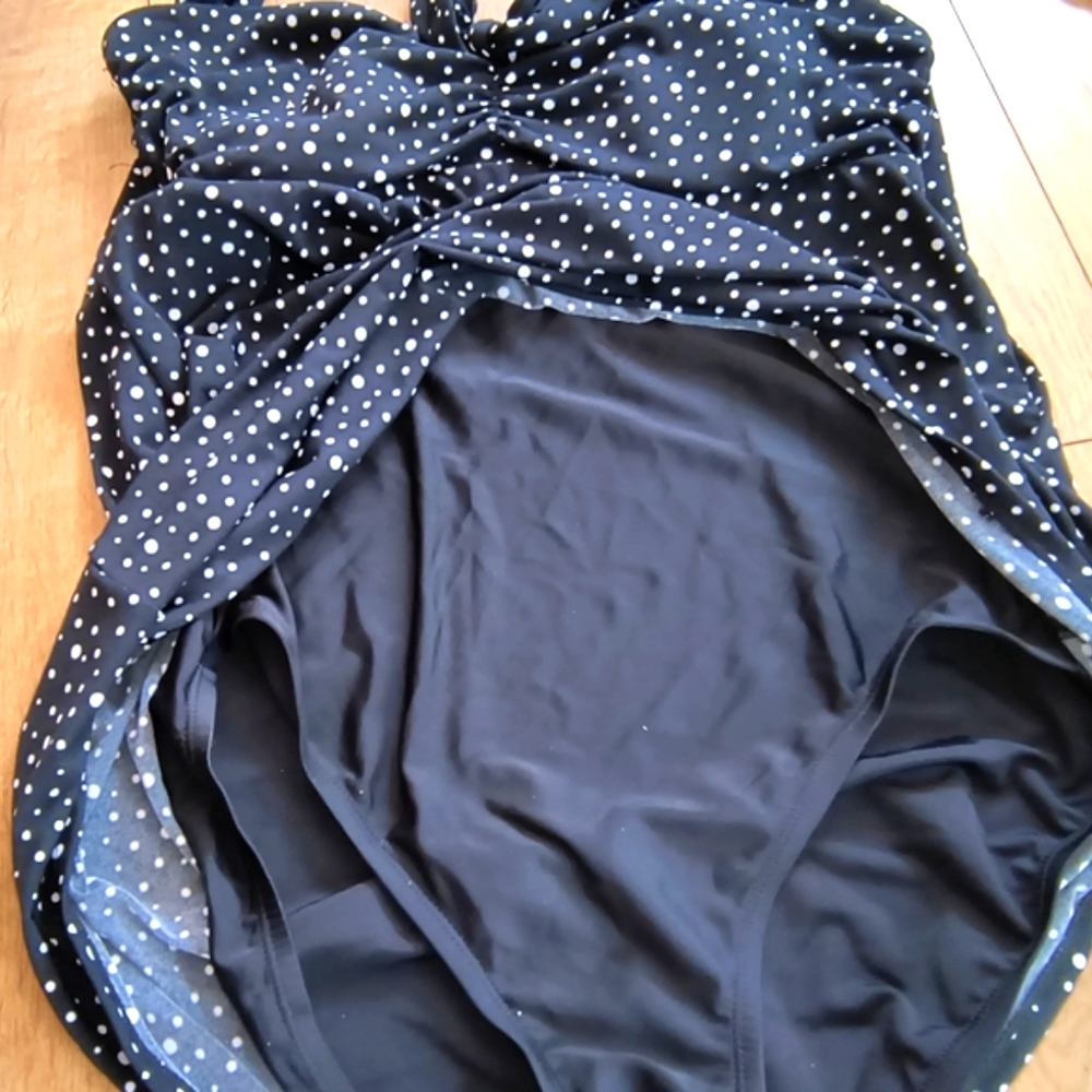 Miami Retro Swimsuit Halter-Tie Polka Dot & Ruched Skirt in Size 12 - Picture 6 of 13